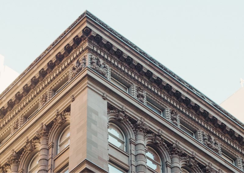 Historisches Gebäude mit kunstvoller Fassade – Symbolfoto für Haus verkaufen Frankfurt